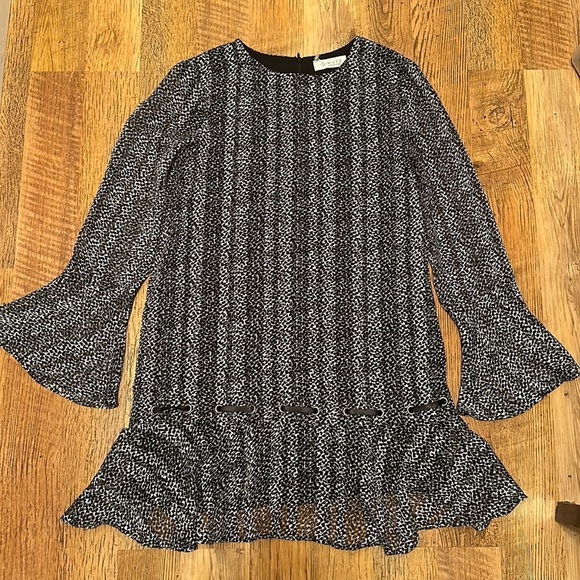 WAYF Flared Long Sleeve Ruffled Hemline Printed Dress With Pockets D3 - Picture 1 of 3